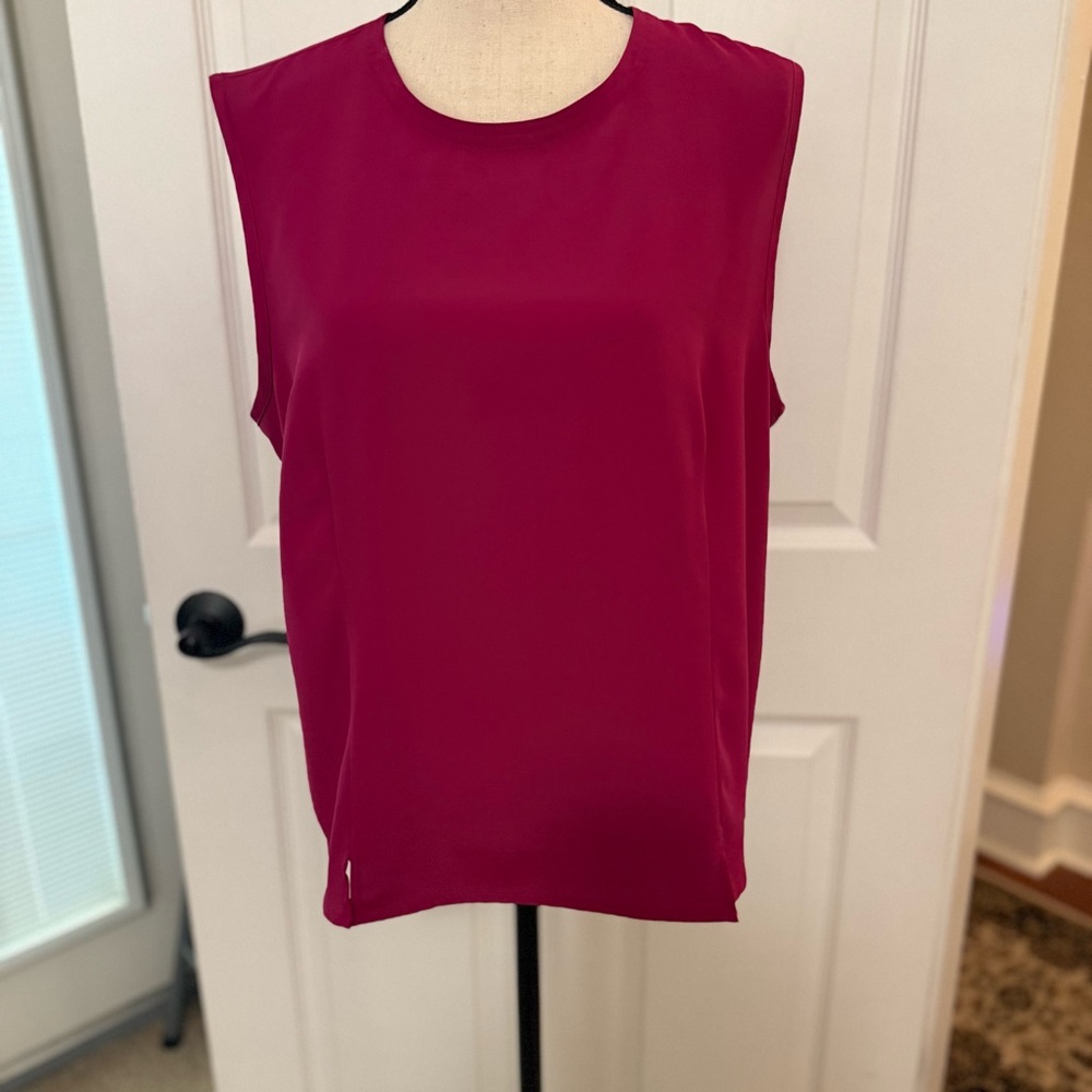 Karen Scott Deep Pink/Magenta Shell. Buttons up the back. Polyester. Size Large